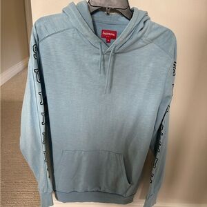 Supreme Men's Light Blue Hoodie Pullover